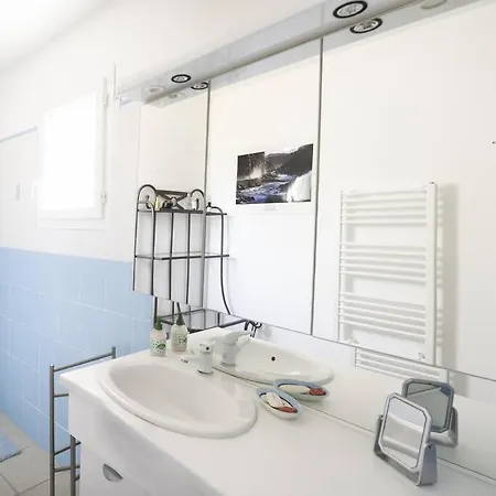 Βίλα Calme Avec Piscine A