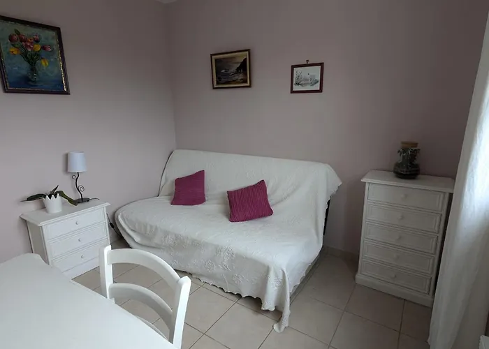 Calme Avec Piscine A 빌라